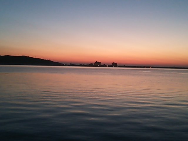 東郷湖の夕焼けの写真