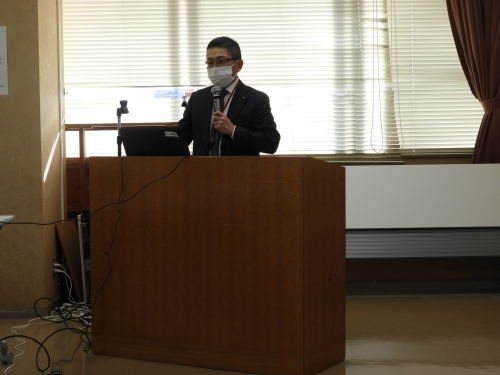 愛知県歯科医師会椙村副会長が事業の報告をしている様子の写真